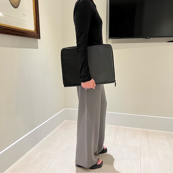 Vintage Authentic PRADA Black Leather Document Holder w/ Zipper - Picture 16 of 16